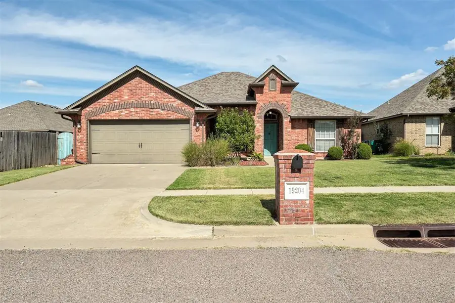 19204 Green Springs Drive, Edmond, OK 73012 - Image #2
