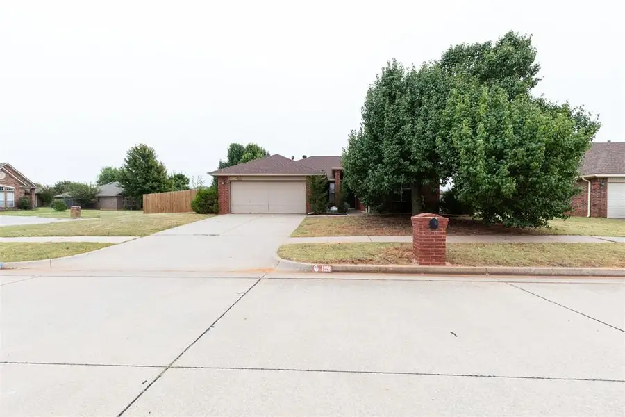 1220 Eastview Circle, Yukon, OK 73099 - Image #2