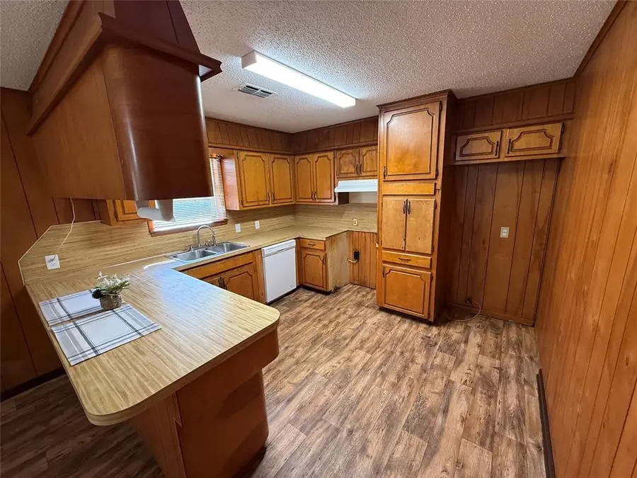 707 S Mcclure Street, Broken Bow, OK 74728 - Image #2