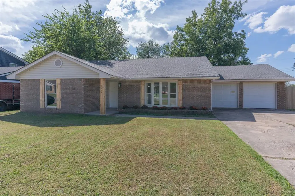 204 NE 21st Street, Moore, OK 73160 - Image #1