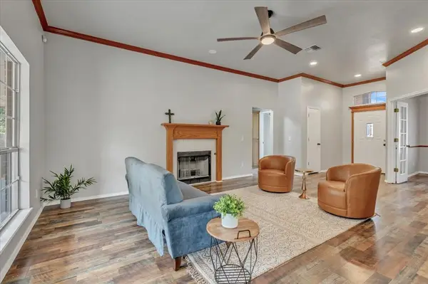 427 S Castlerock Circle Lane, Mustang, OK 73064