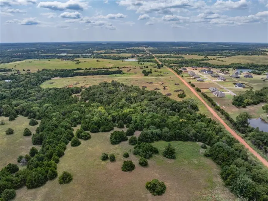 1002 N Anderson Road, Guthrie, OK 73044 - Image #2