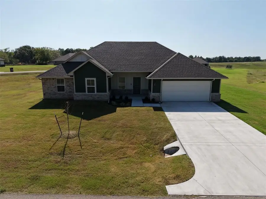 126 Hope Avenue, Shawnee, OK 74804 - Image #2