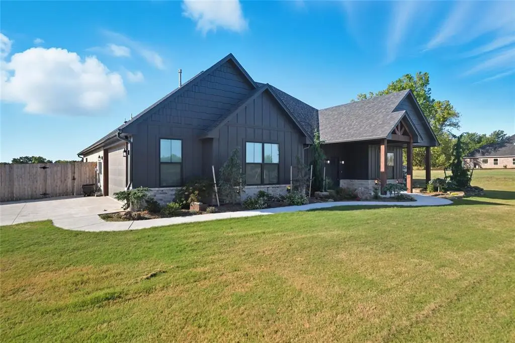 42829 Garretts Lake Road, Shawnee, OK 74804 - Image #1