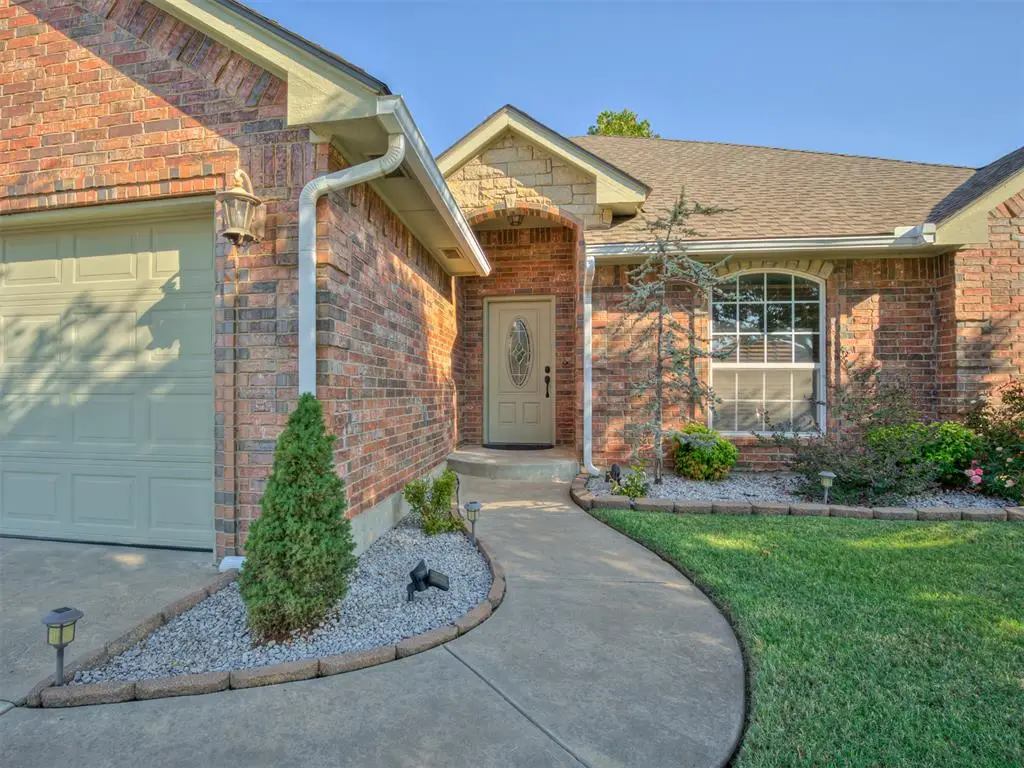 813 SW 32nd Street, Moore, OK 73160 - Image #1