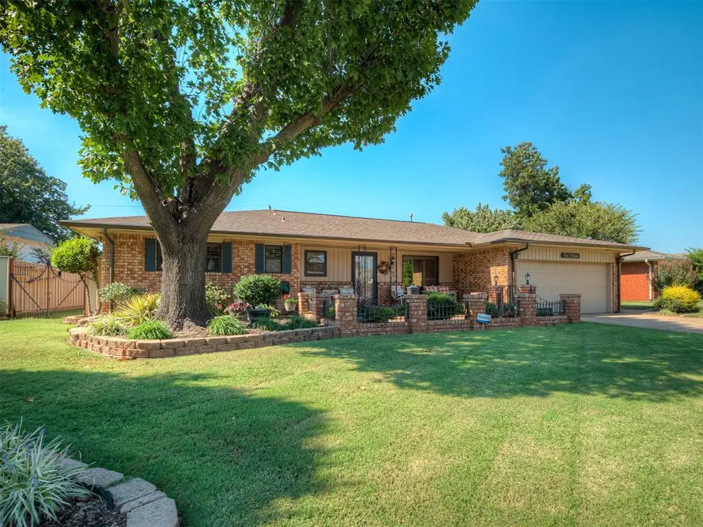 115 Briarwood Street, Moore, OK 73160 - Image #1