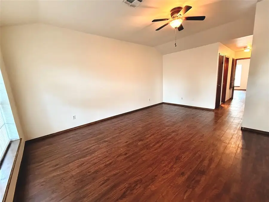 501 S Greengate Drive, Yukon, OK 73099 - Image #2