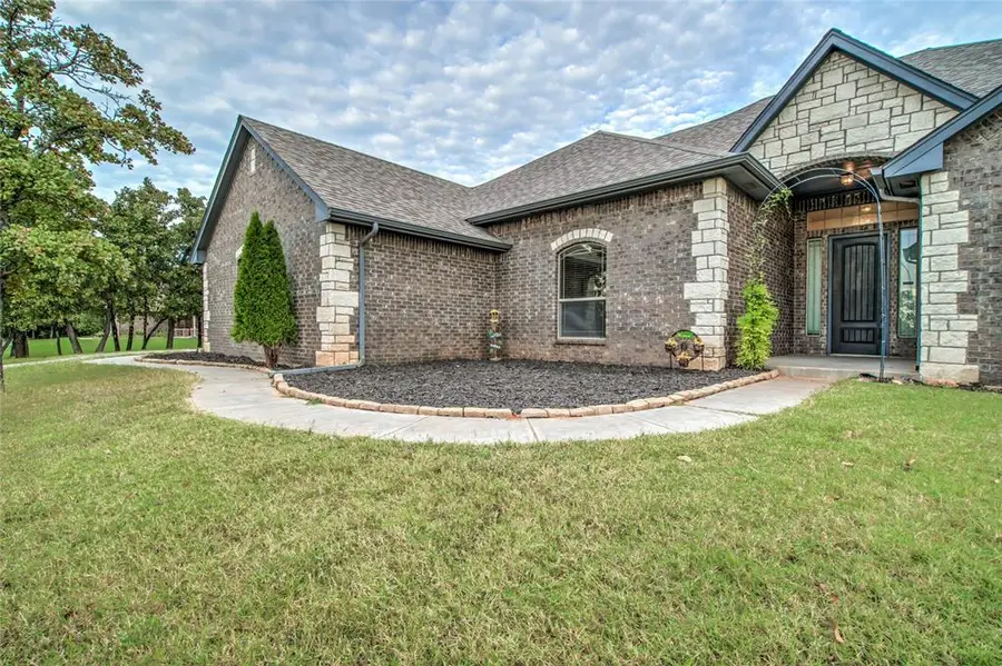 15570 Greenleaf Lane, Oklahoma City, OK 73165 - Image #2