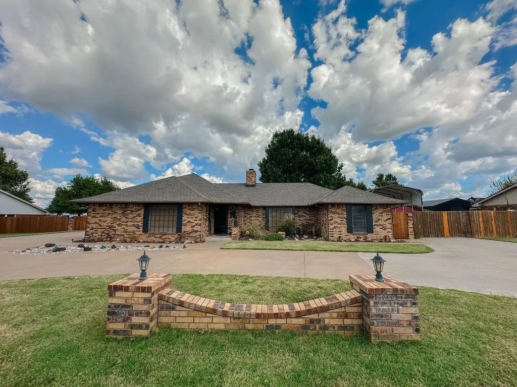 625 N Max Street, Hinton, OK 73047 - Image #1