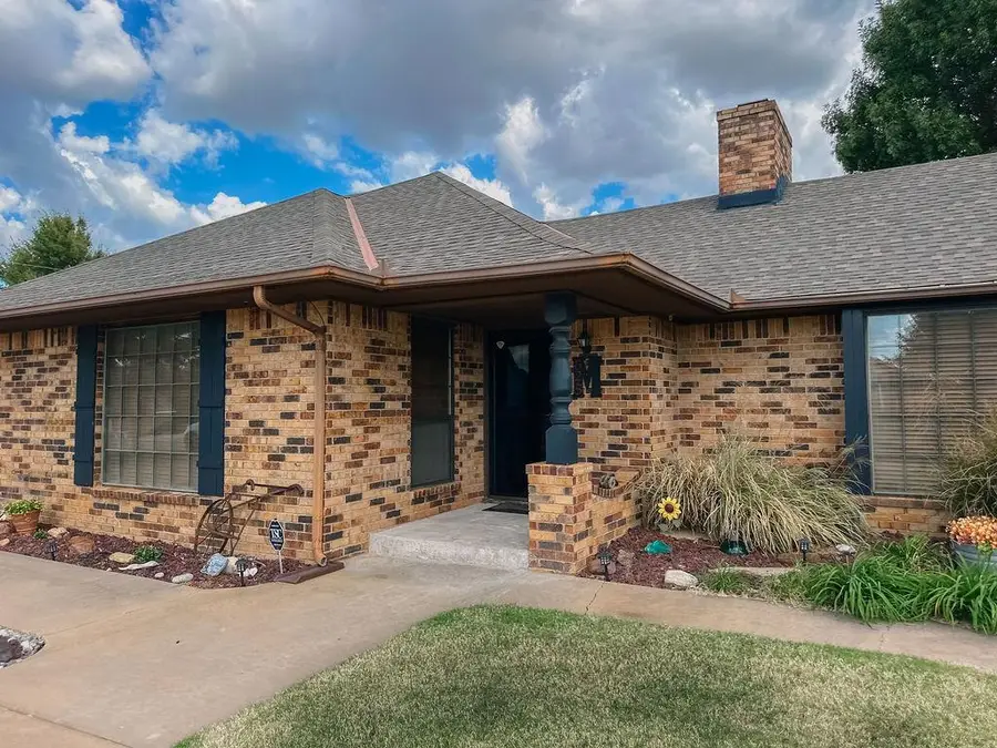 625 N Max Street, Hinton, OK 73047 - Image #2