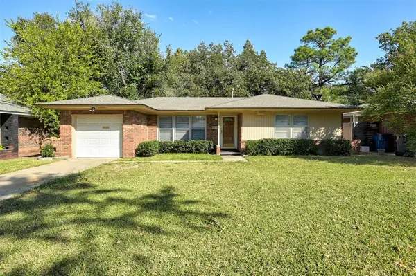 2131 Carlton Way, The Village, OK 73120