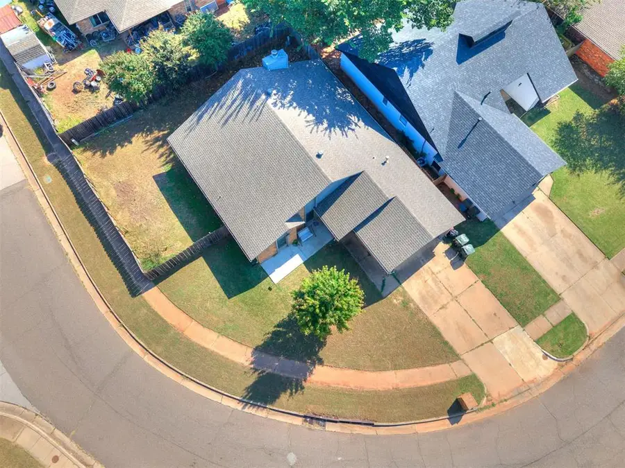 1916 Woodside Drive, Edmond, OK 73013 - Image #2