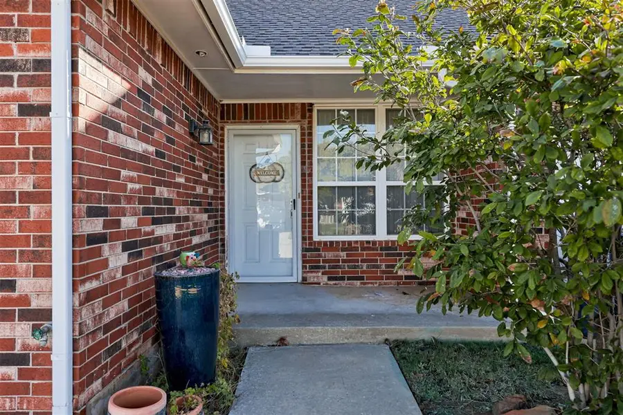 504 N Russell Terrace, Mustang, OK 73064 - Image #2