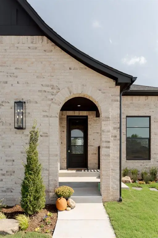 1916 Parkwood Avenue, Edmond, OK 73034 - Image #2