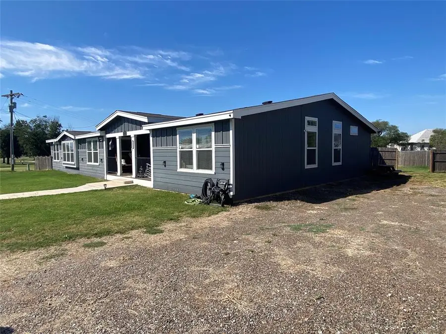 300 W D Street, Eldorado, OK 73537 - Image #2