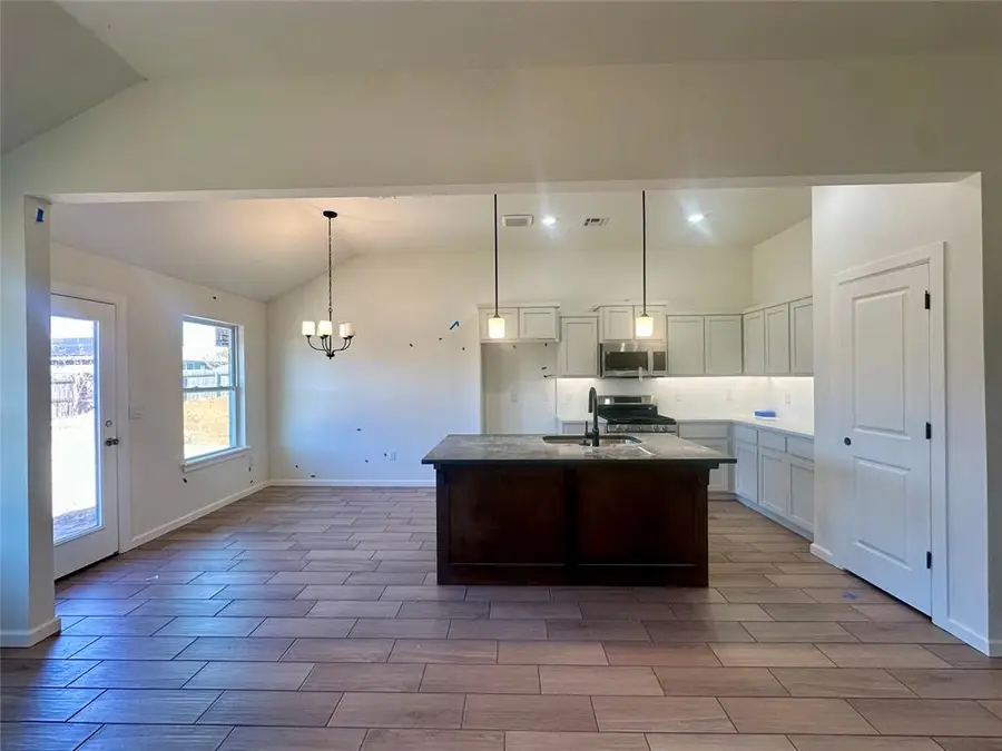 1009 Redwood Creek Drive, Yukon, OK 73099 - Image #2