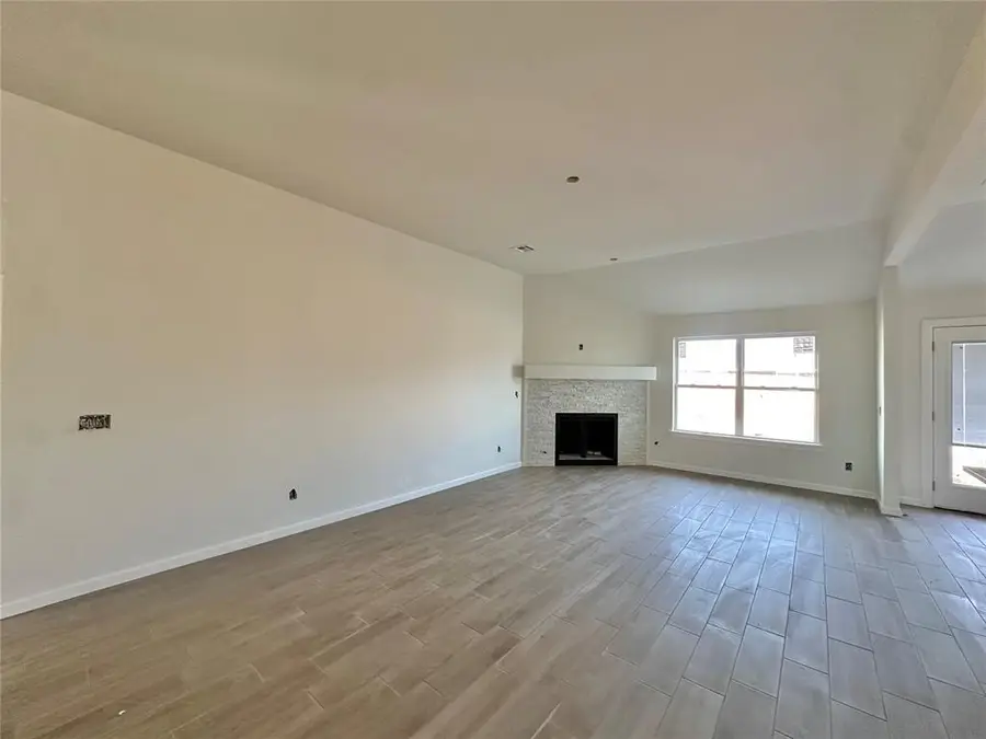 1108 Redwood Creek Drive, Yukon, OK 73099 - Image #2