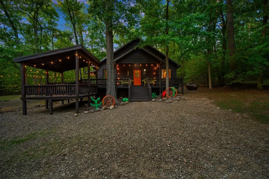 141 Lost Oaks Trail, Broken Bow, OK 74728 - Image #1