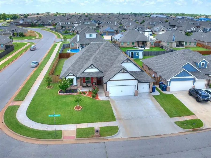 701 Bison Crossing Drive, Yukon, OK 73099 - Image #2