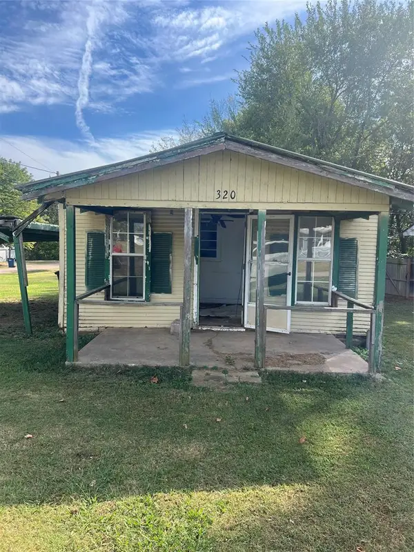 320 E 1st Street, Stroud, OK 74079