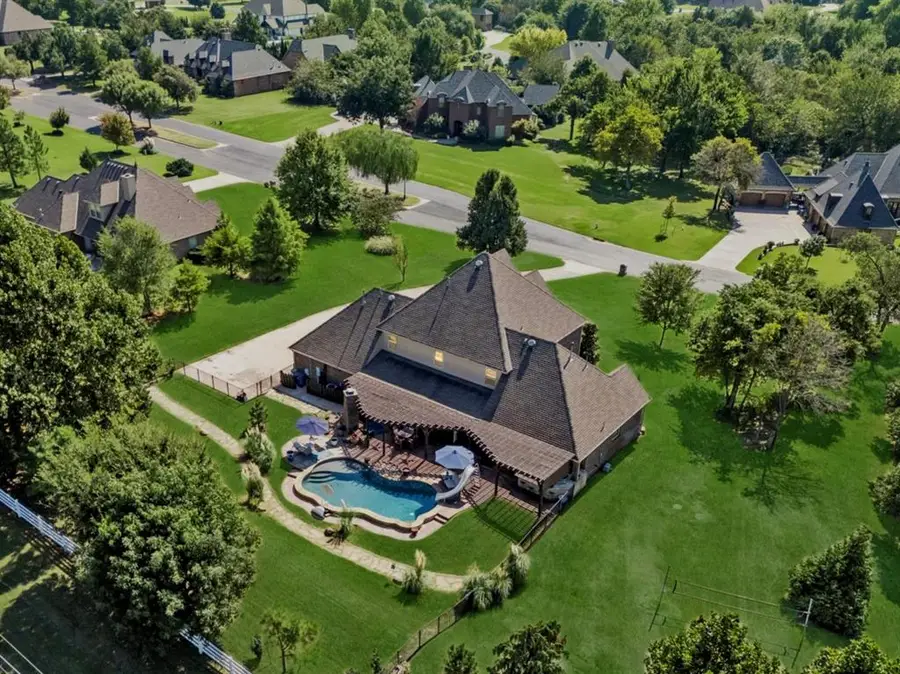 1701 Manchester Avenue, Edmond, OK 73034 - Image #2