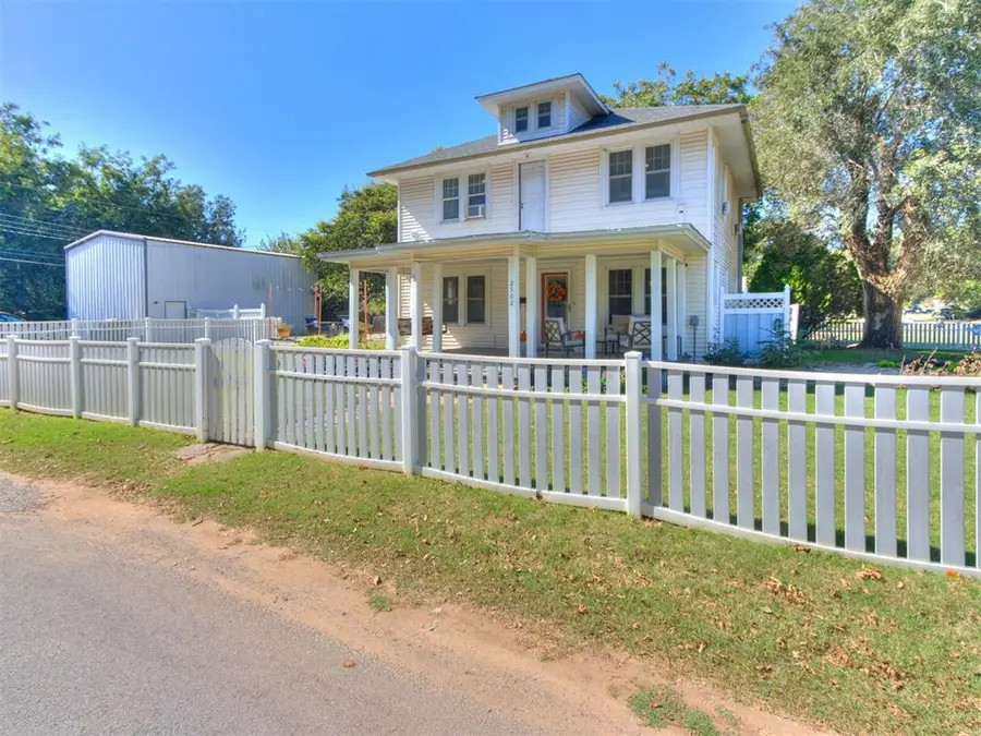 2302 S 17th Street, Chickasha, OK 73018 - Image #2