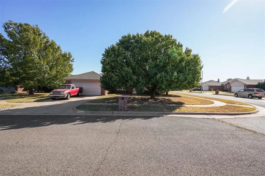 16300 Seminole Pointe Place, Edmond, OK 73013 - Image #2
