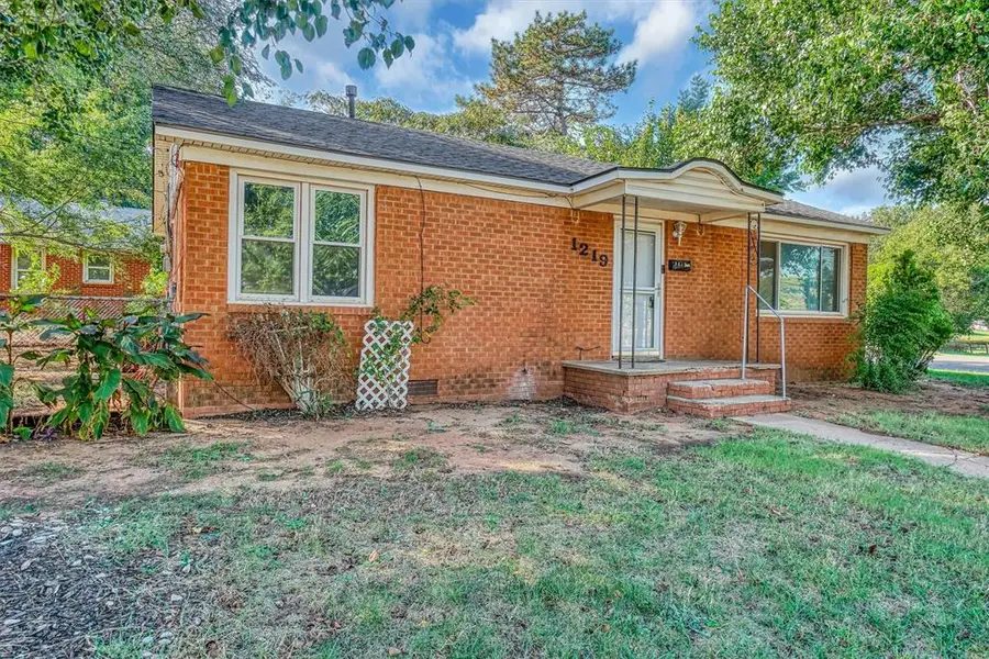 1219 Crestview Drive, Elk City, OK 73644 - Image #2