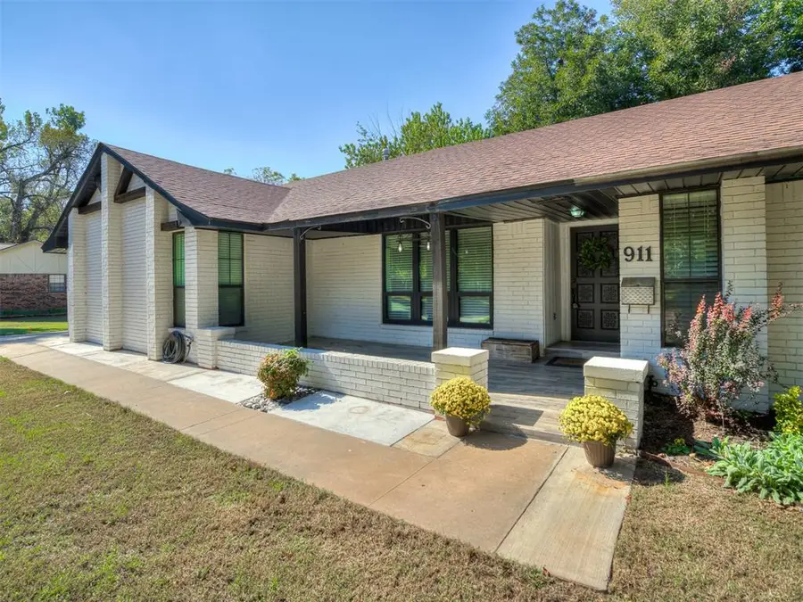 911 Rosebrier Court, Guthrie, OK 73044 - Image #2