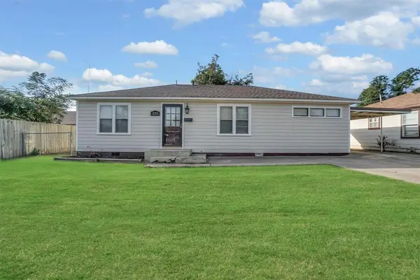 220 E Van Buren Street, Mangum, OK 73554