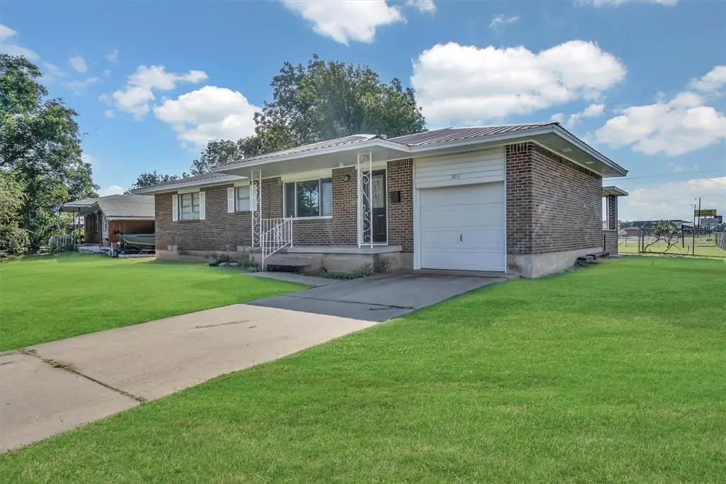300 Gary Street, Mangum, OK 73554 - #1