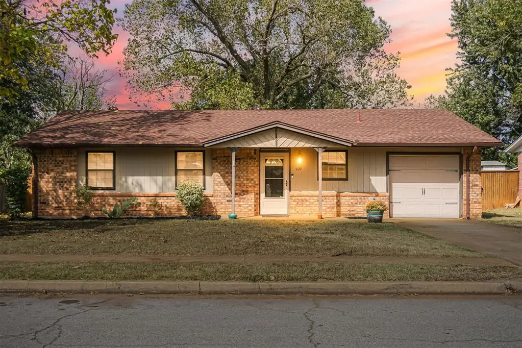 609 Meadowlake Drive, Noble, OK 73068 - Image #1