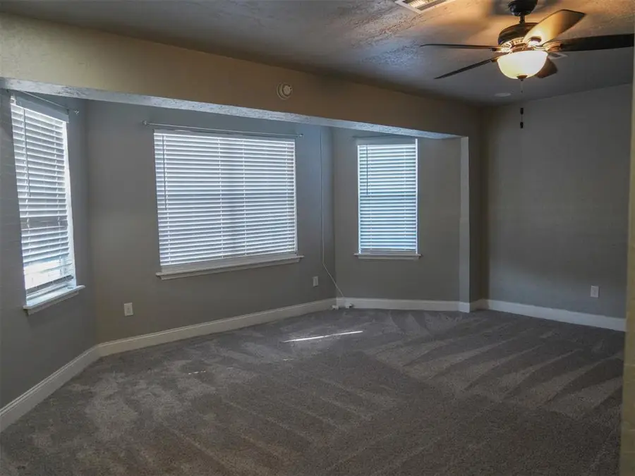 5719 NW Chestnut Lane, Lawton, OK 73505 - Image #3