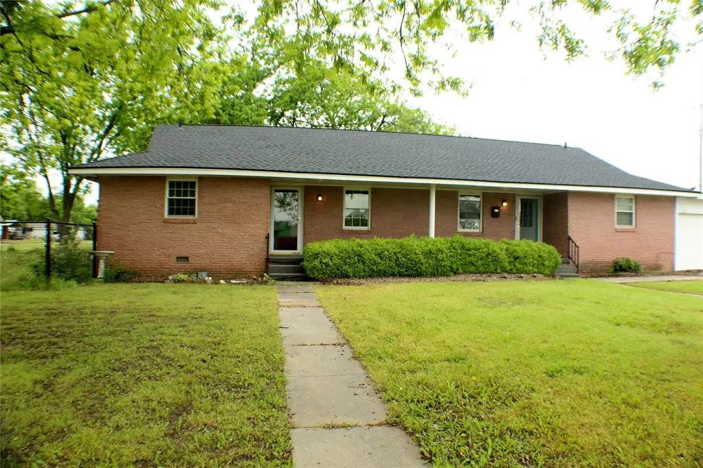 107 S 10th Street, Davis, OK 73030 - Image #1