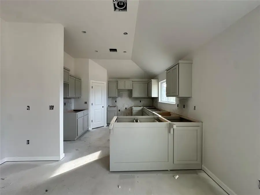 1013 Redwood Creek Drive, Yukon, OK 73099 - Image #3