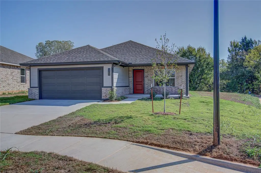2405 S 27th Court, Chickasha, OK 73018 - Image #1