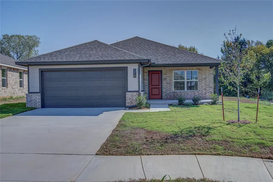2405 S 27th Court, Chickasha, OK 73018 - Image #2