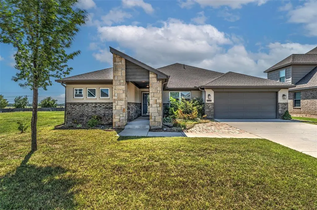 15905 Tall Grass Drive, Moore, OK 73170 - Image #1