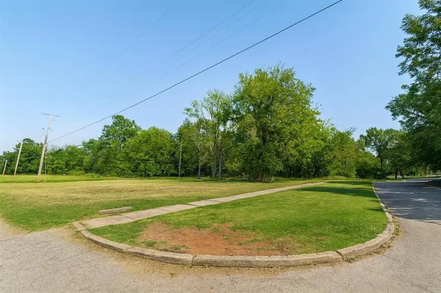 219 W Lincoln Avenue, Guthrie, OK 73044 - Image #2
