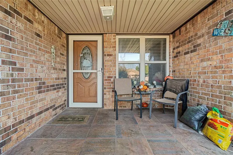 1712 Wood Hollow Court, Moore, OK 73160 - Image #3