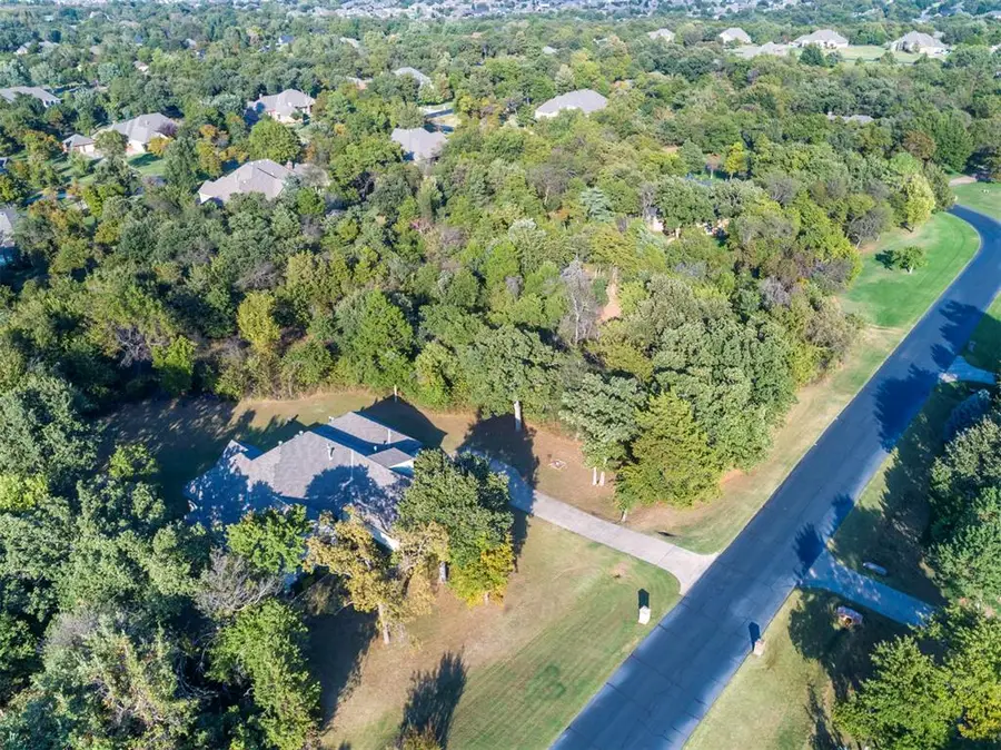 2025 Arbor Valley Drive, Edmond, OK 73025 - Image #2