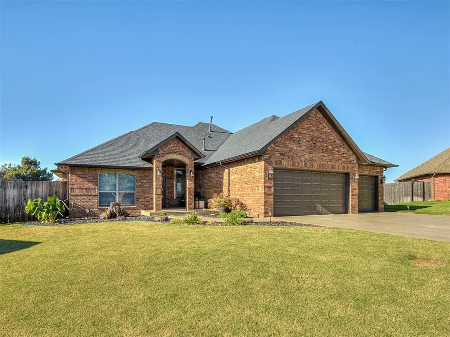 1204 Excalibur Court, Yukon, OK 73099 - Image #2