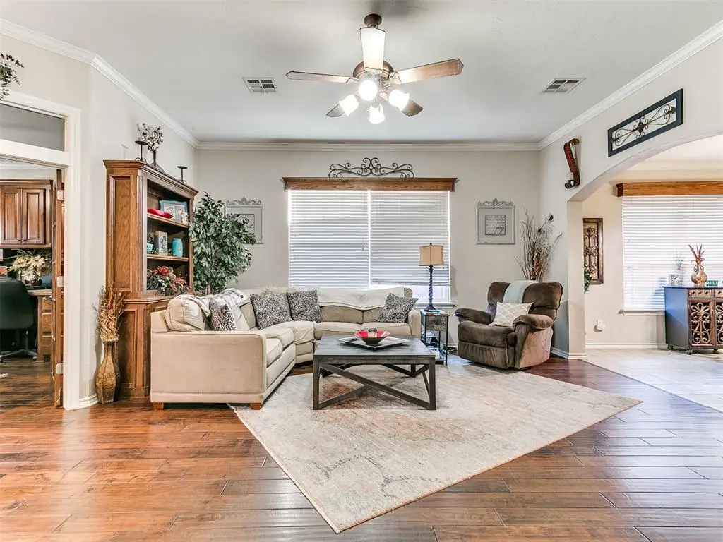 1009 Ashwood Lane, Moore, OK 73160 - Image #1