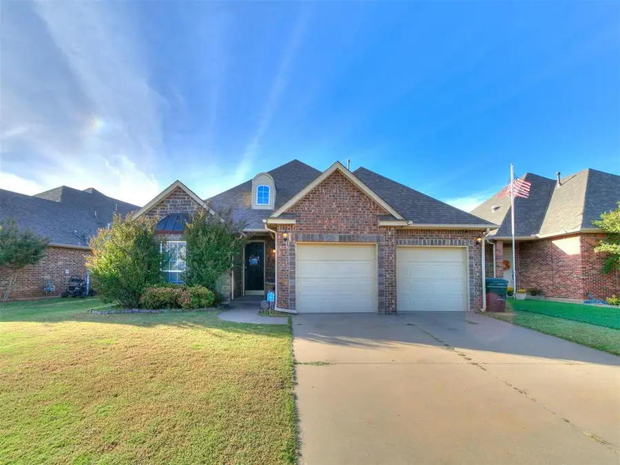 1009 Ashwood Lane, Moore, OK 73160 - Image #2