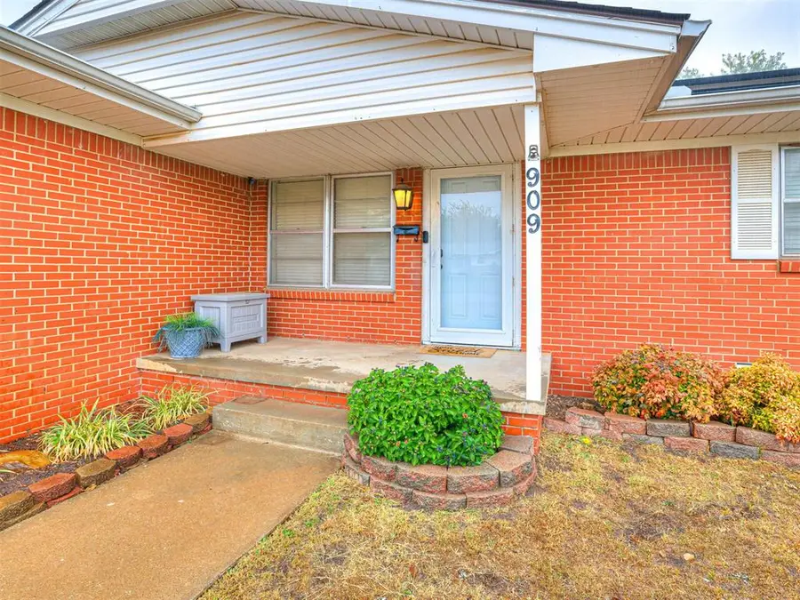 909 Holoway Drive, Midwest City, OK 73110 - Image #2