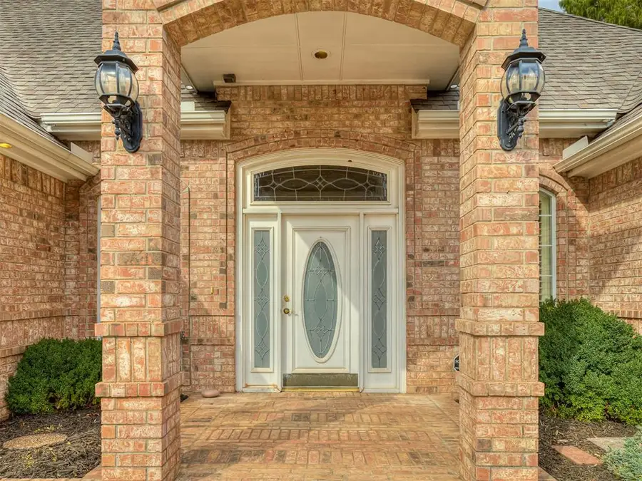 9211 Whispering Oak Drive, Midwest City, OK 73130 - Image #3