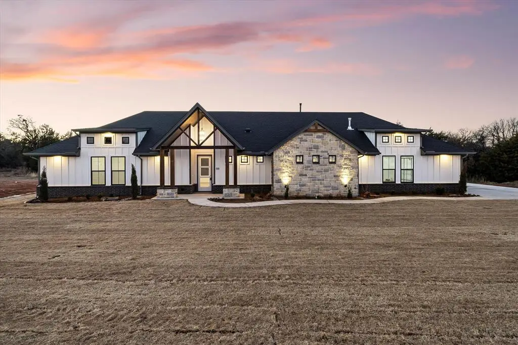 881 Meadow Park Drive, Guthrie, OK 73044 - Image #1