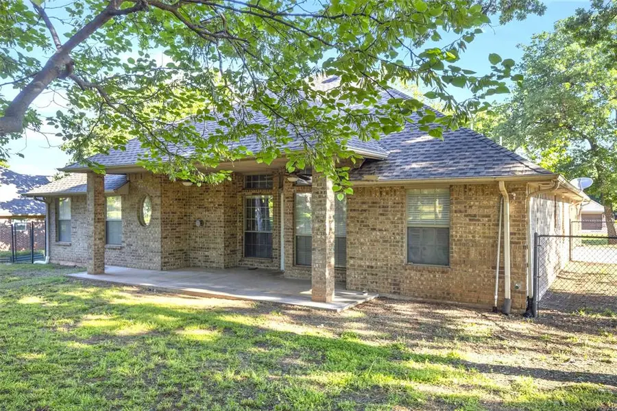 1054 White Tail Court, Guthrie, OK 73044 - Image #2