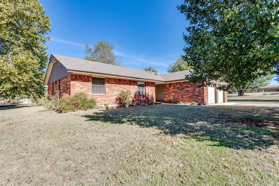 823 E Suera Terrace, Mustang, OK 73064 - Image #2