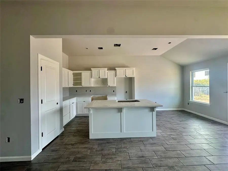 1017 Redwood Creek Drive, Yukon, OK 73099 - Image #3